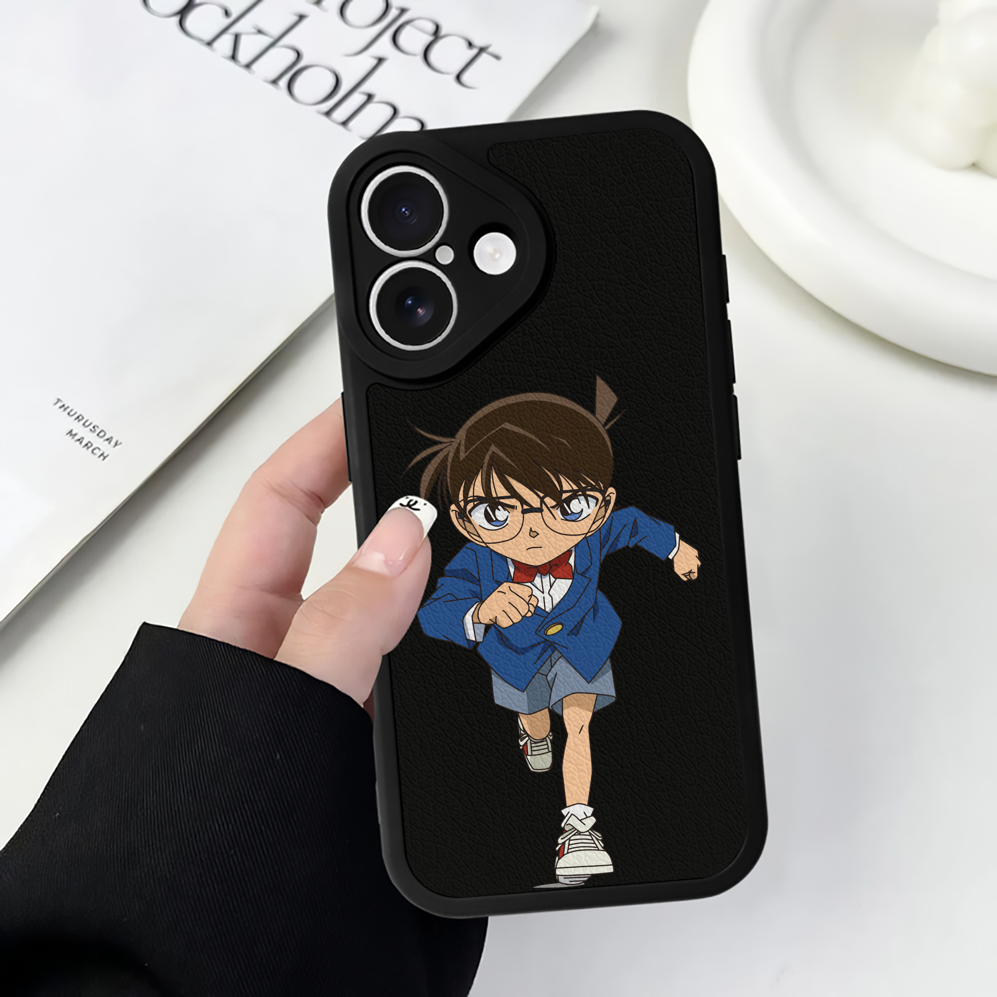 （画像用） 名探偵コナン 江戸川 コナン Detective Conan Conan Edogawa 【iPhone 16シリーズ対応】シリコンスマホケース（レザー調） 材質：シリコン